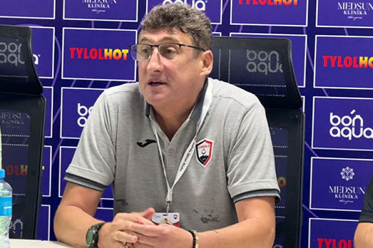 "O, robot deyil ki, kənardan idarə edim"