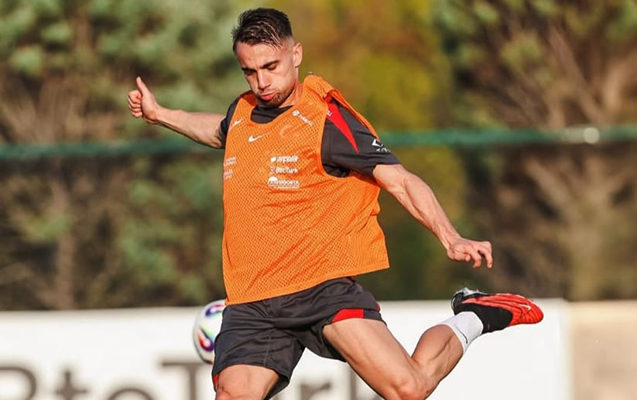 “Qalatasaray”dakı keçmiş komanda yoldaşı ilə olan şəklini fotoşopla sildi - FOTO