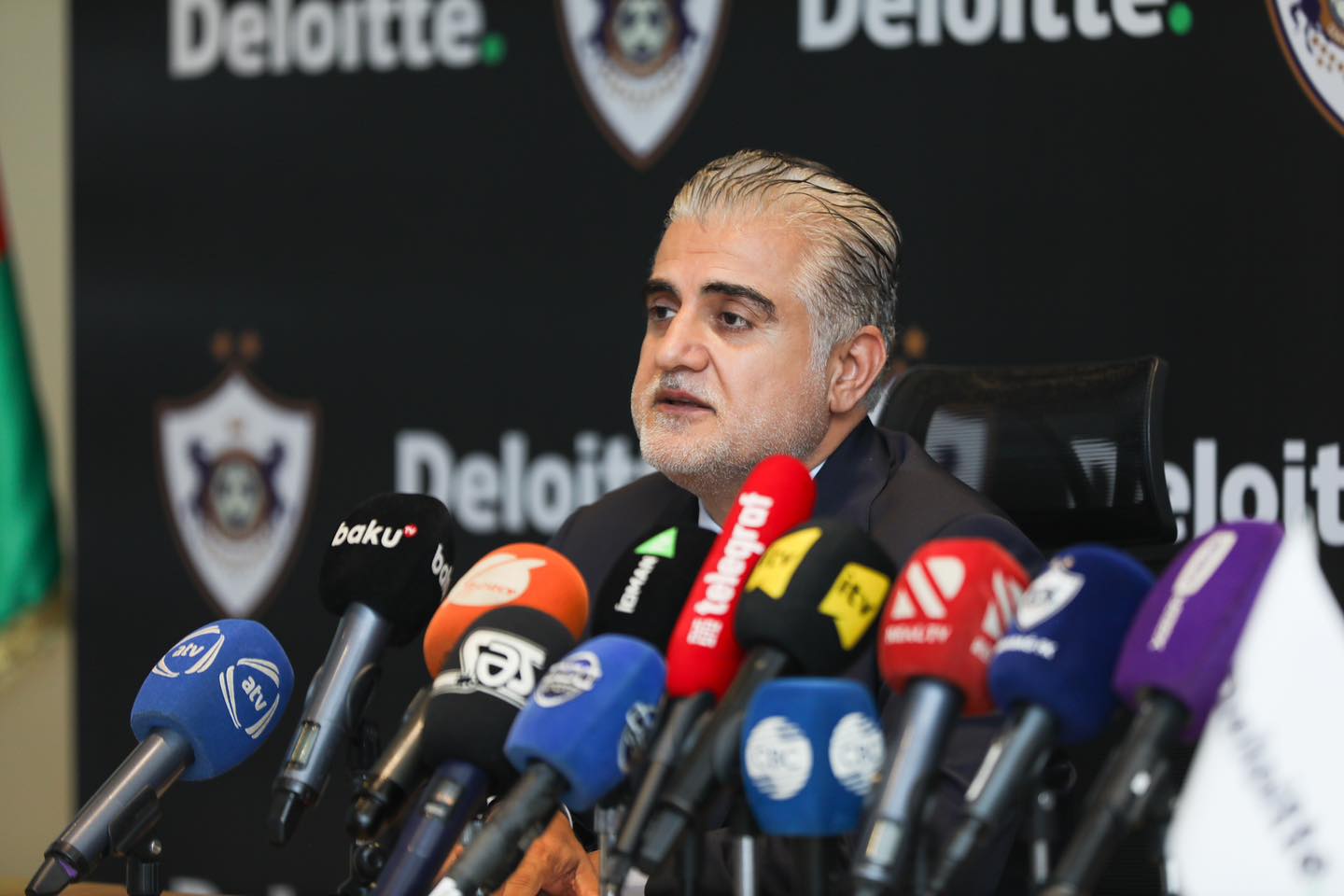 Transfer mübahisəsinə emosional cavab: “Maşın almırsız, biz qənaət etməyə məcburuq” - VİDEO