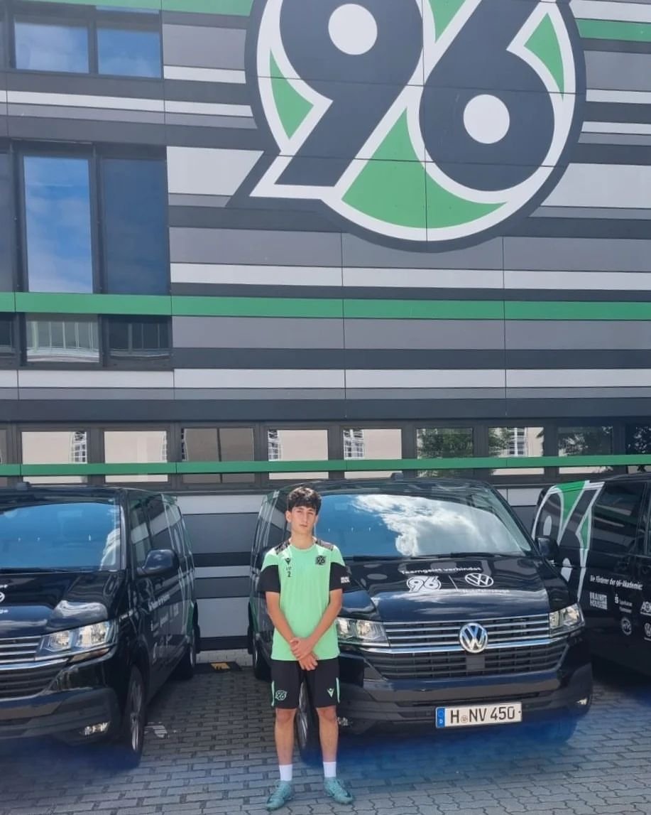 Təhsil almaq üçün "Qarabağ"dan ayrıldı: "Müqavilə bağlasa, bizə təzminat ödənilməlidir"
