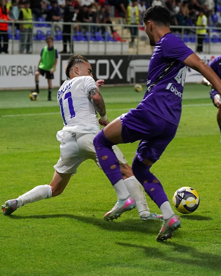 “Azərbaycanda oynamaq asan deyil” – “11 nömrə” yerli futbolçuları təriflədi