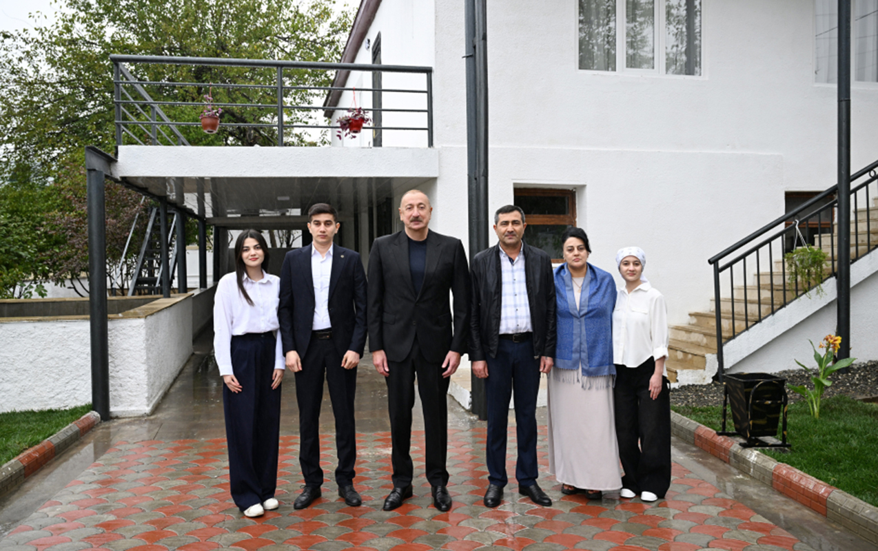 İlham Əliyev Hadrut sakininin evində oldu - VİDEO+FOTOLAR