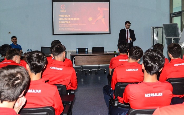 Millimizin futbolçuları üçün danışılmış oyunlara qarşı sessiya keçirildi - FOTOLAR