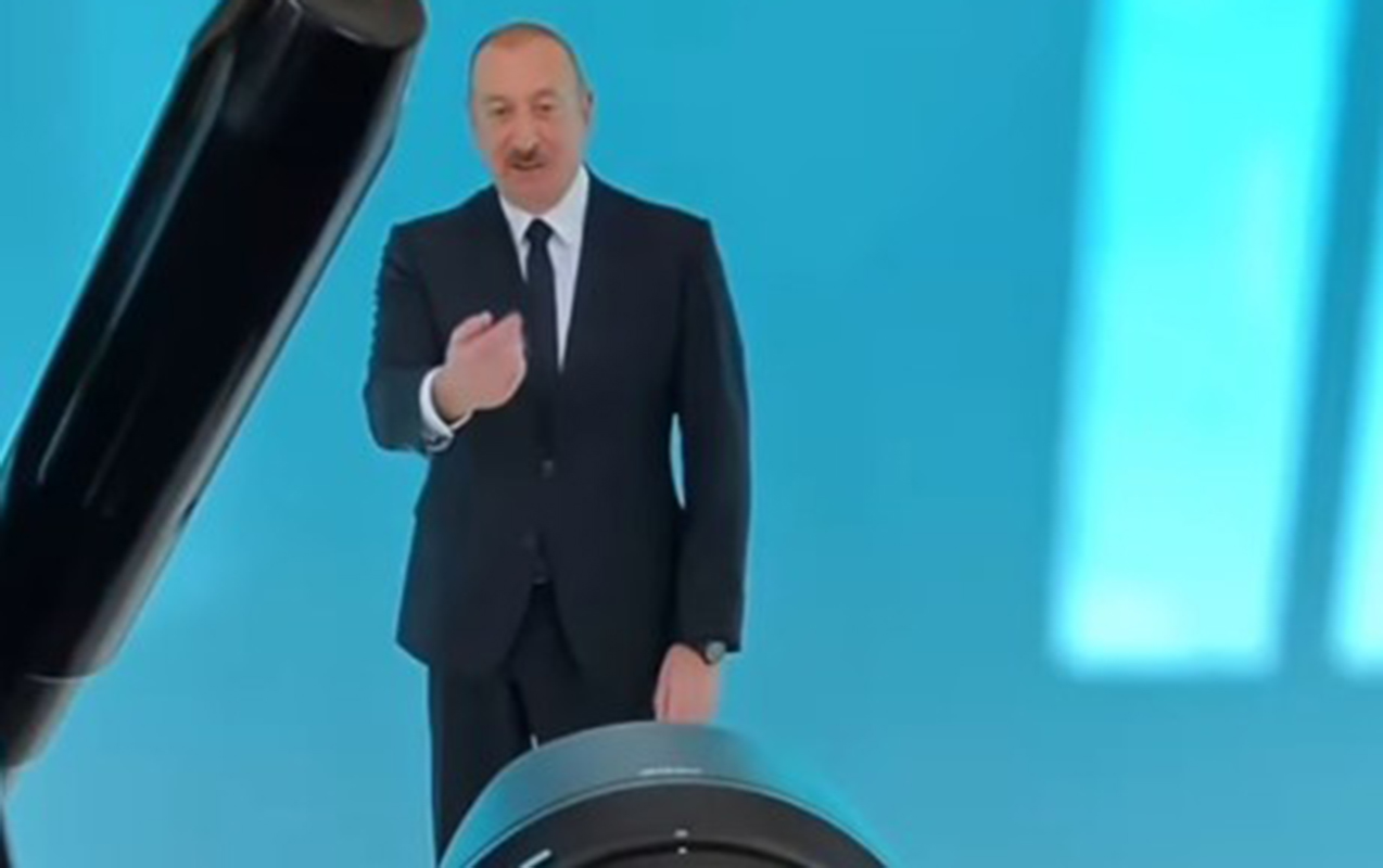 Prezidentdən fotoqrafa xüsusi diqqət: “Şərait yaradın” - VİDEO