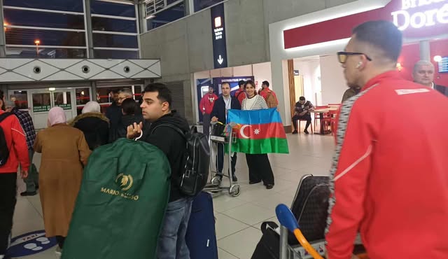 Parisdə millimizi tək qoymayan kimlər oldu? - FOTO