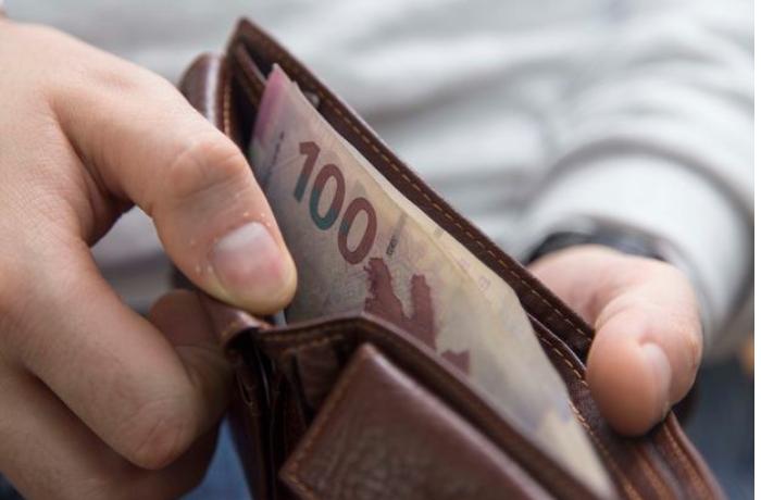 Klub rəhbərliyi geri qaytardığı baş məşqçiyə 100 manat verdi