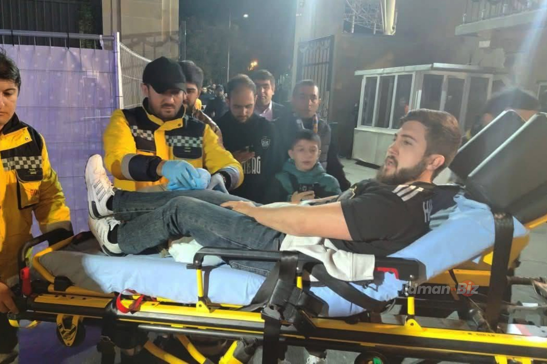 “Qarabağ” diz qapağı qopan şəxsi bu vəziyyətdə tək buraxmadı - VİDEO+FOTO
