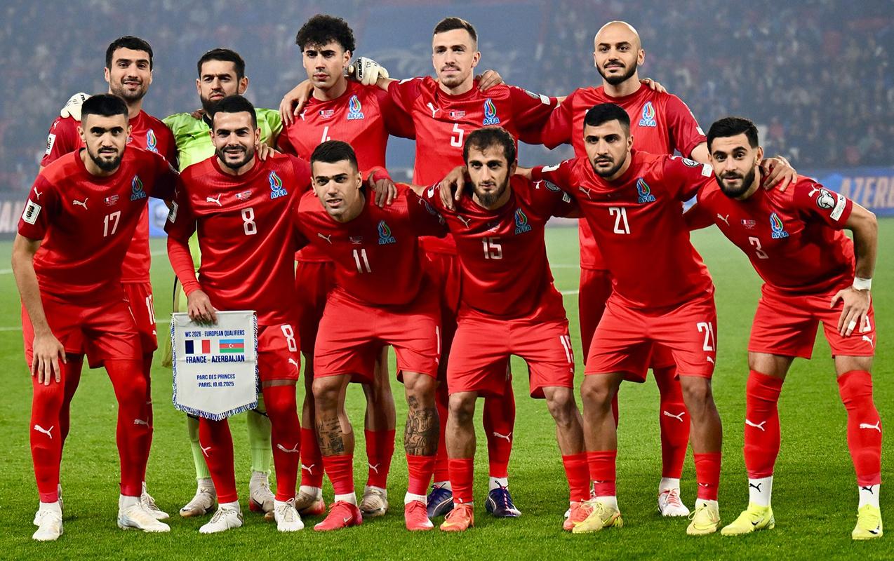 Fransadan Polşaya uçan millimizin baqajları itib?