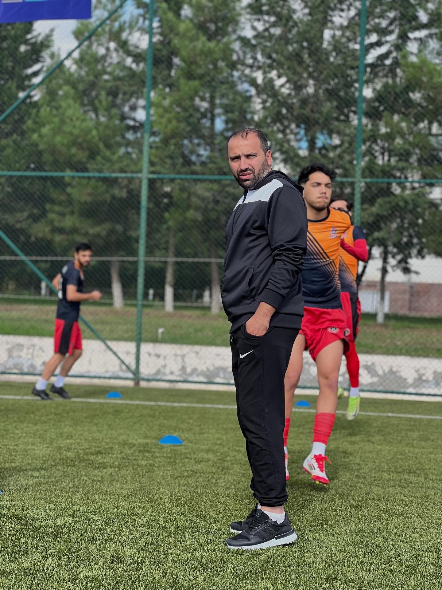 Qayıtdı, özünə iki köməkçi götürdü - Bu komandanı yenə o çalışdıracaq