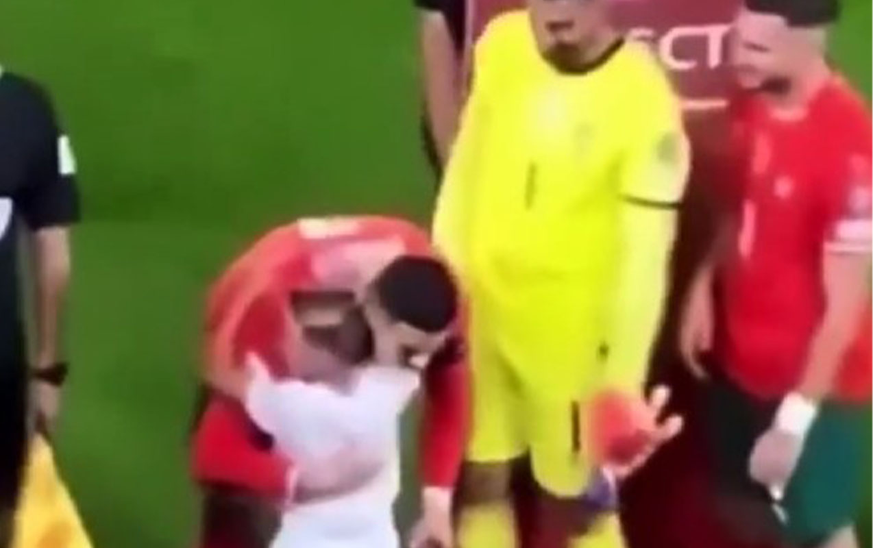 Ronaldo uşaqla etdiyi bu hərəkət trend oldu - VİDEO
