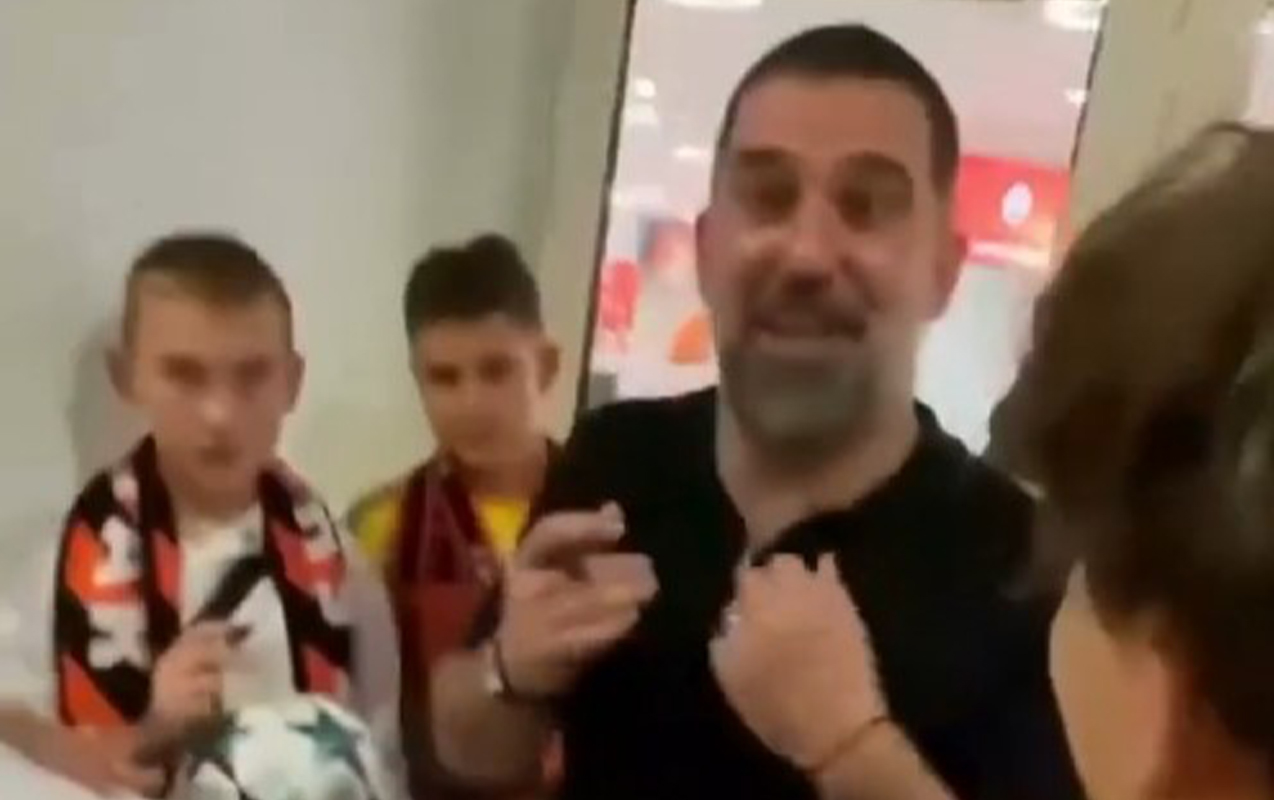 Arda Turan onunla şəkil çəkdirən uşağın bu sözünə əsəbiləşdi - VİDEO