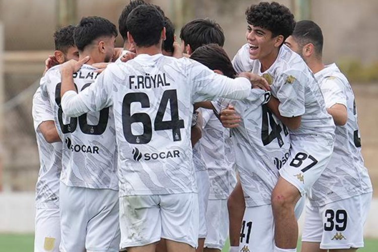 "Neftçi" 2 “qırmızı”lıq oyunda "Qarabağ"a qalib gəldi