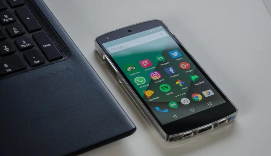 Bu proqramı təcili telefondan silin! - Yazışmaları oxuyurlar