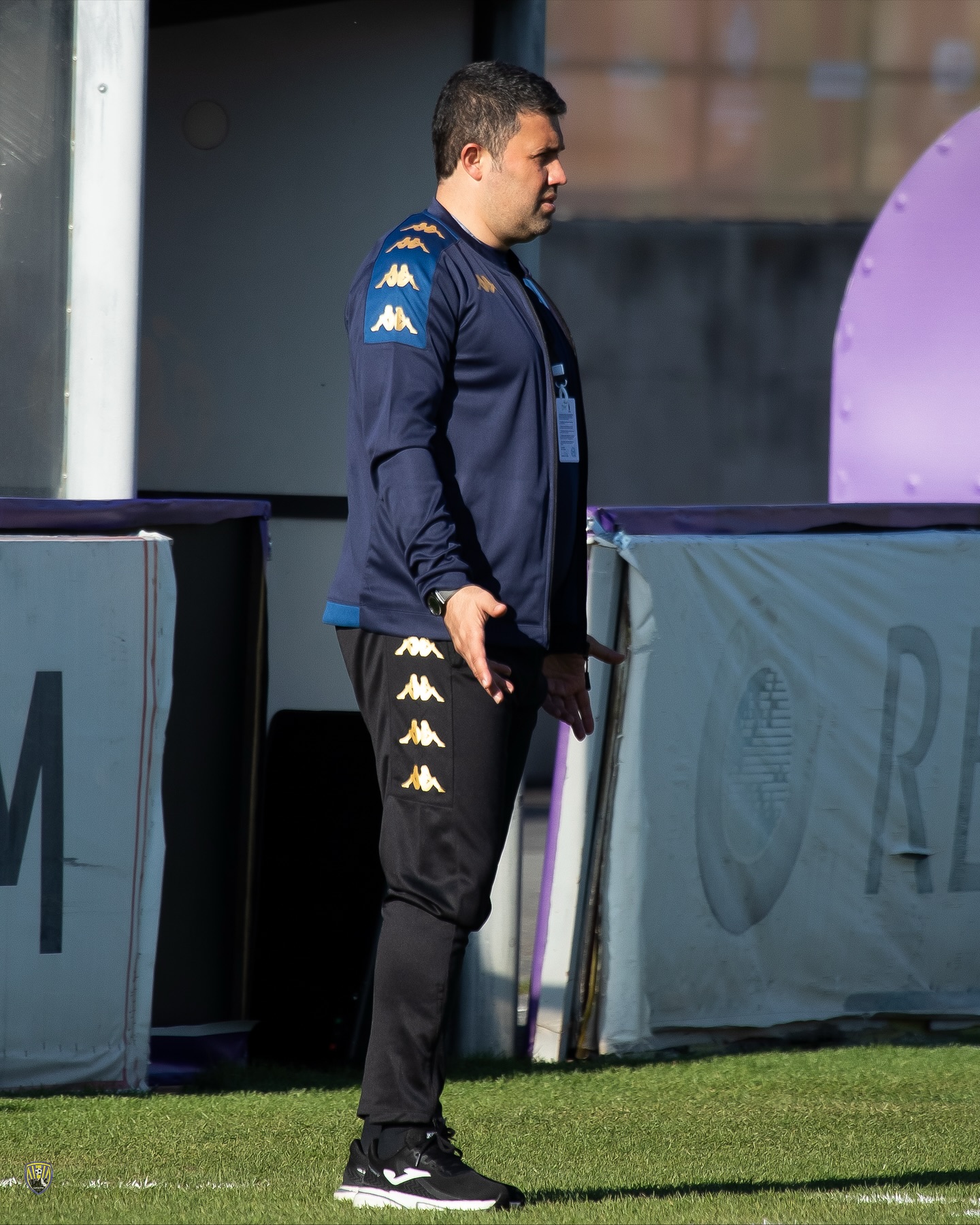 Baş məşqçinin ictimaiyyətə tanıtdığı uşaq kimin oğludur? - FOTO