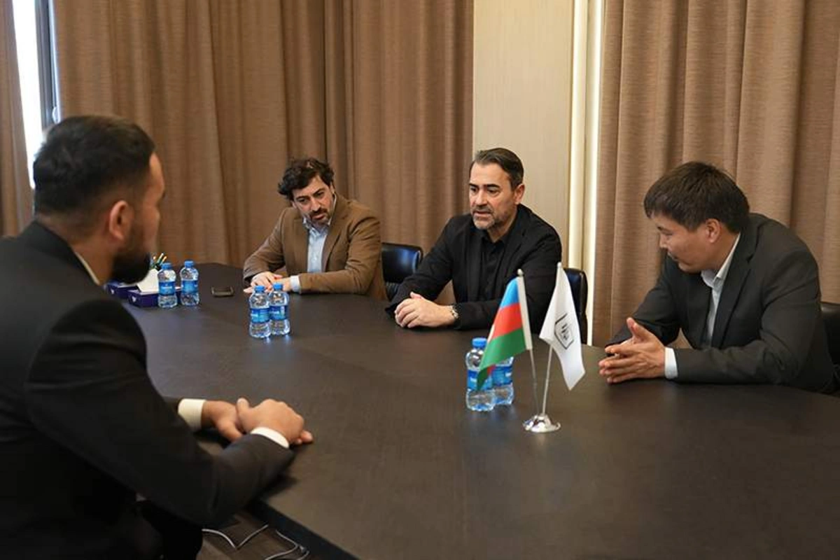 "Neftçi" və Qırğızıstan klubu arasında müzakirə aparıldı - Həmin görüşdən FOTOLAR