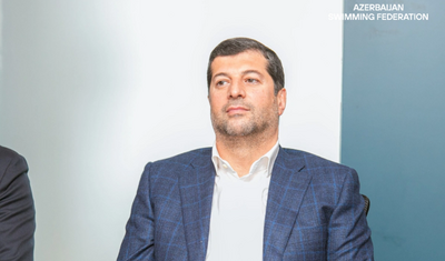 Nazir federasiya rəhbərliyindən hədiyyə aldı -