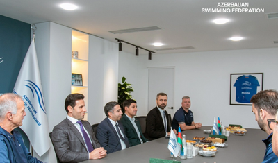 Nazir federasiya rəhbərliyindən hədiyyə aldı -