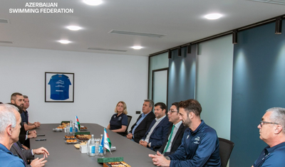 Nazir federasiya rəhbərliyindən hədiyyə aldı -