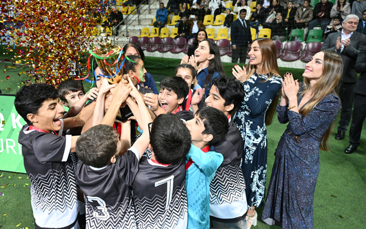 Prezidentin qızları və gəlini “Dostluq Kuboku”nu izlədi - FOTOLAR