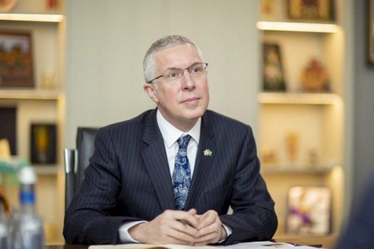 "Mançester Yunayted" fanatı olan Britaniya səfiri “Çelsi”ni yox, “Qarabağ”ı seçdi - VİDEO