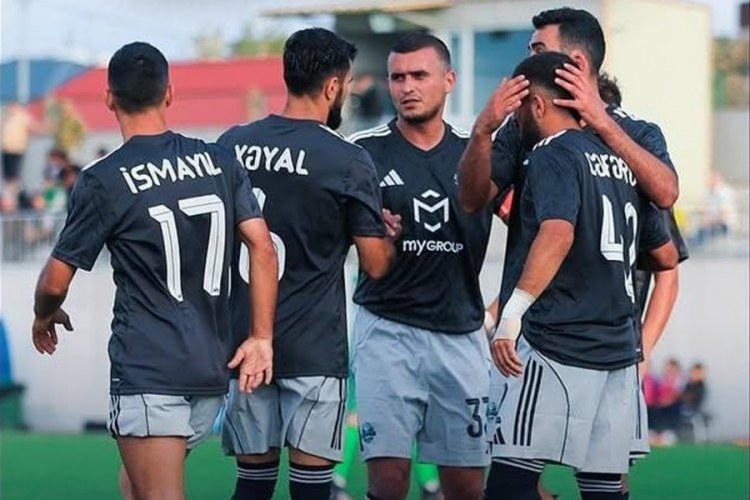 Qərara etiraz edən baş məşqçi “qırmızı” aldı, ara qarışdı, uduzdular - VİDEO