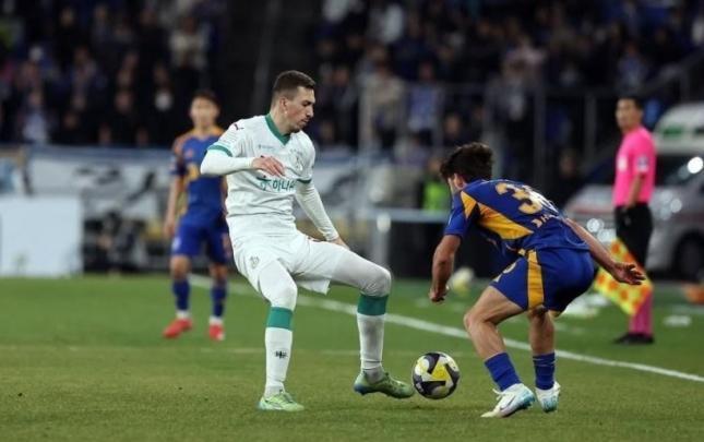 Millimizin müdafiəçisi 90 dəqiqə oynadı, uduzdular - Cənubi Koreyada