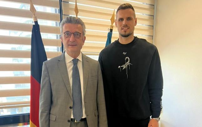 "Qarabağ"ın qapıçısı Almaniya səfirliyinə niyə getdi?