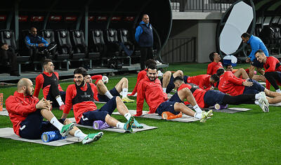 AFFA-nın baş katibi millinin futbolçularını tək buraxmadı -