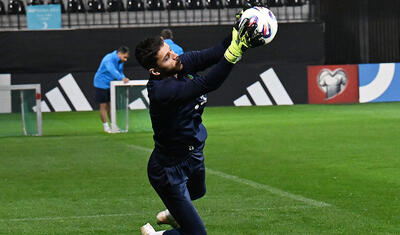 AFFA-nın baş katibi millinin futbolçularını tək buraxmadı -