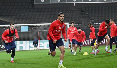 AFFA-nın baş katibi millinin futbolçularını tək buraxmadı -