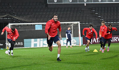 AFFA-nın baş katibi millinin futbolçularını tək buraxmadı -