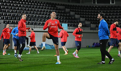 AFFA-nın baş katibi millinin futbolçularını tək buraxmadı -