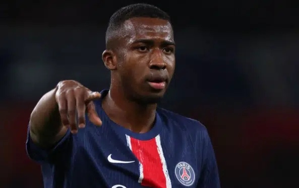 Müdafiəçisi ilə yeni müqavilə imzaladı, maaşı artırıldı