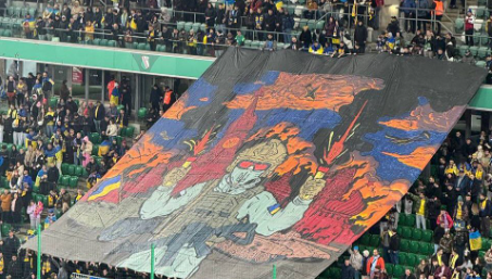 Bu nəhəng baner aranı qatdı: “Qoy Moskva xarabalığa dönsün”