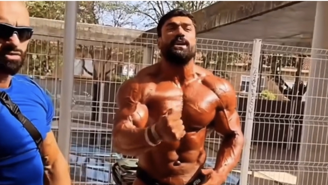 Azərbaycanlı idmançı Şakiranın məşhur mahnısını oxudu - VİDEO