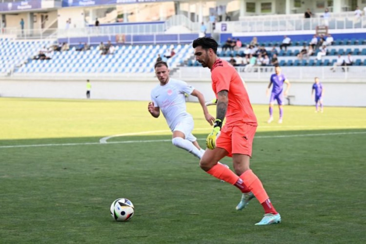 Azərbaycanın iddialı klubu bu qapıçının TRANSFERi üçün “qollarını çırmaladı”