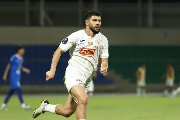 “Burada qalmağımı istəyirlər, yaxın vaxtlarda yekun qərarımı verəcəm”