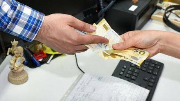 Azərbaycanda işdən çıxarılan şəxslər hər ay pul alacaq?