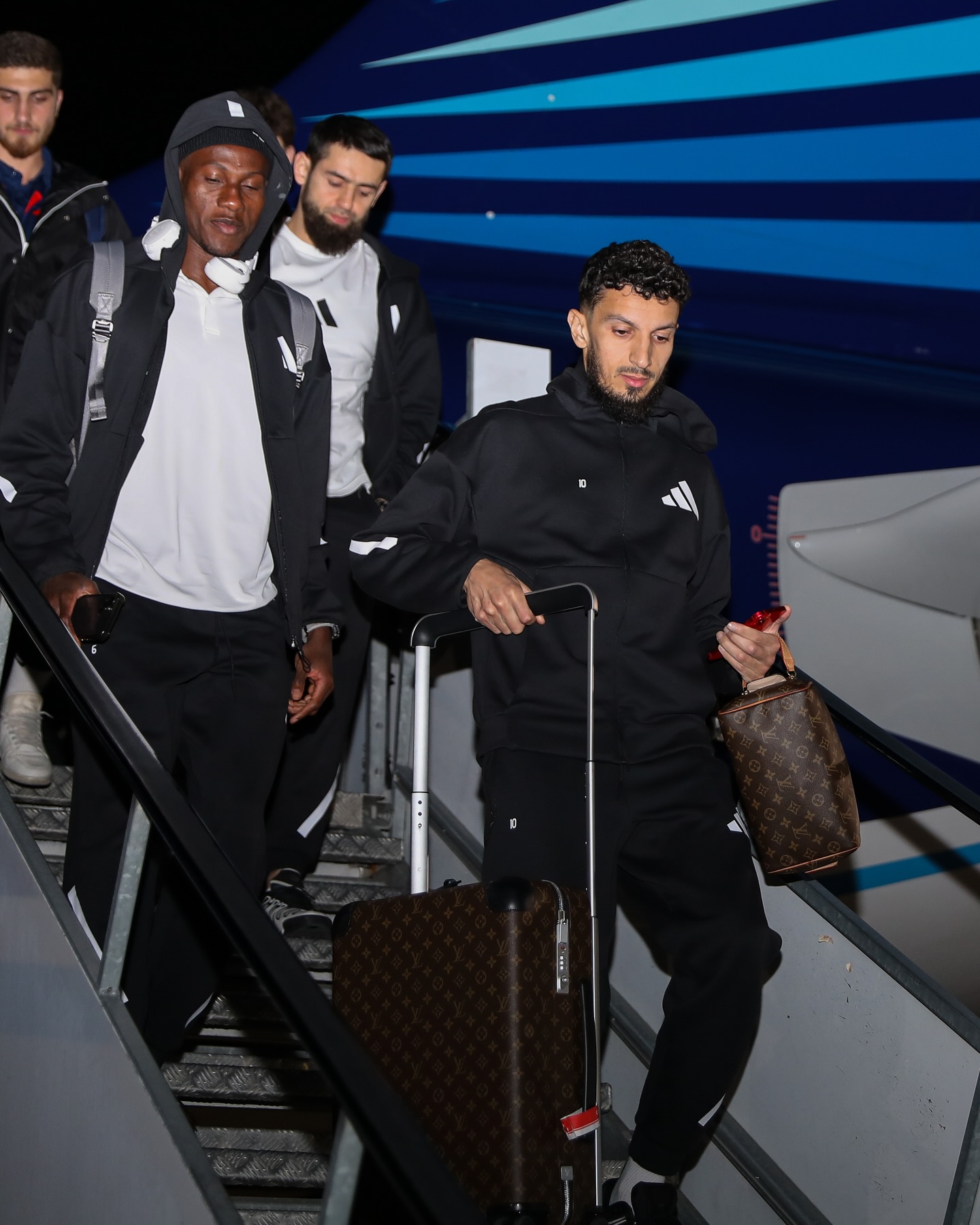 İtaliyaya yollanan "Qarabağ"ın legioneri hava limanında problemlə üzləşdi - FOTO-FAKT