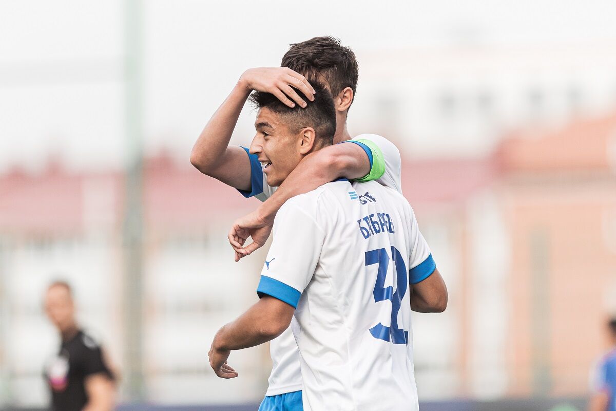 Azərbaycanı deyil, bu ölkənin millsini seçən hücumçunu “dağ başına” qaldırdI