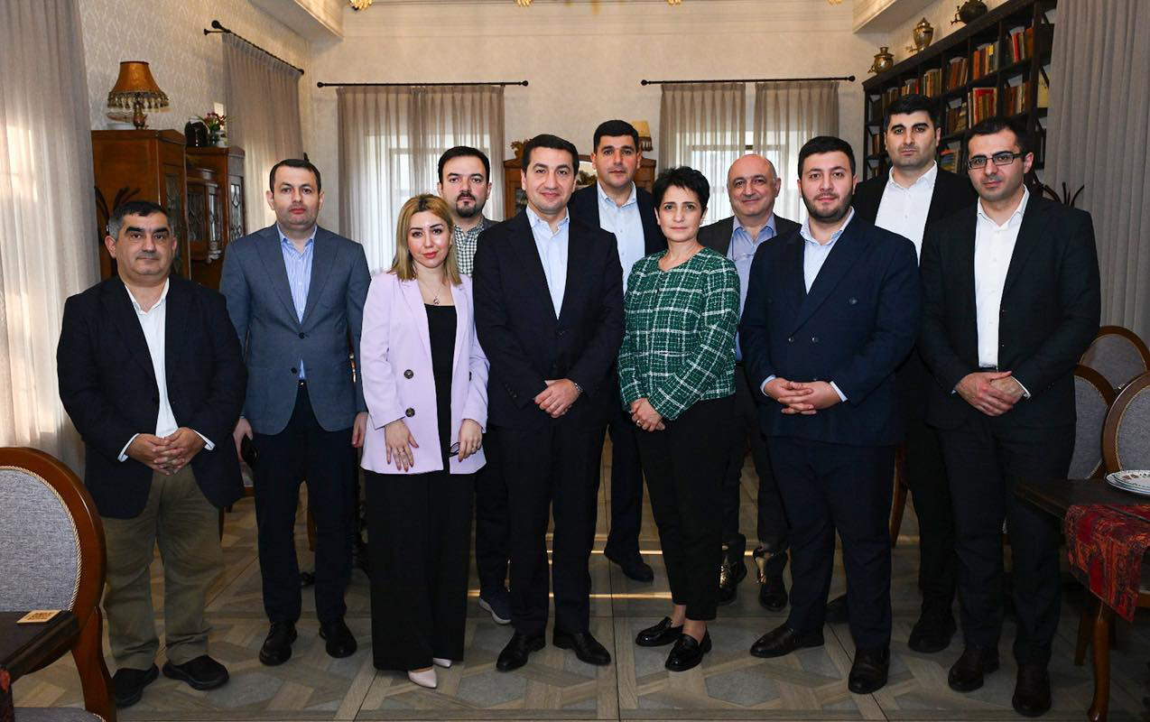 “Hikmət Hacıyev bizə bir neçə mesaj çatdırdı”