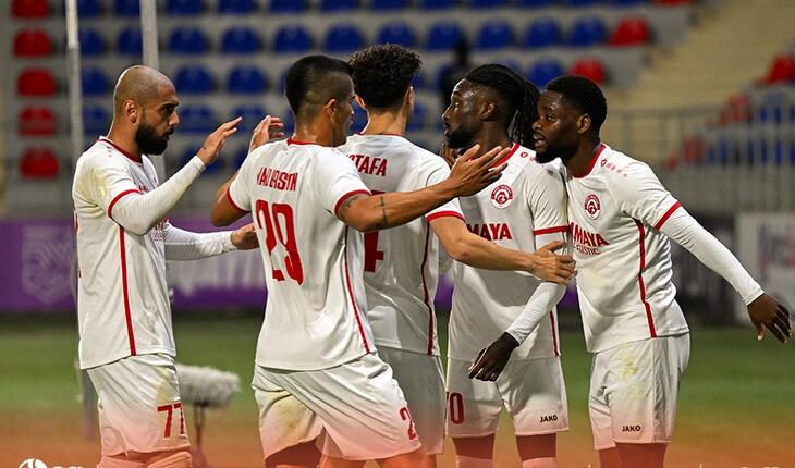 Məsuliyyəti öz üzərindən atdı, rəhbərliyin qarşısında bu futbolçuları “ayağa verdi”