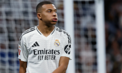 Məşhur hücumçu oyun vaxtı və onra baş hakimi söydü - QALMAQAL!