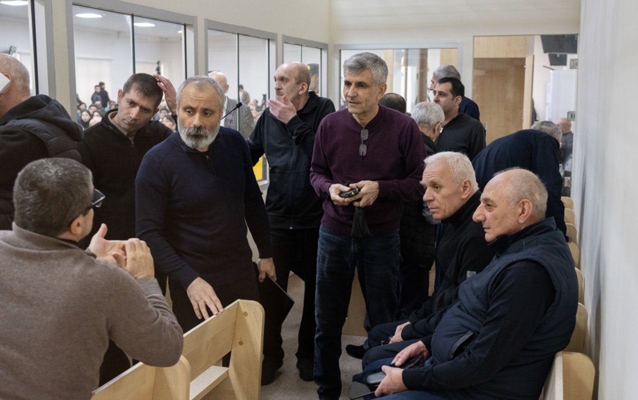 Vəkilləri müdafiə çıxışı etdi - FOTOLAR