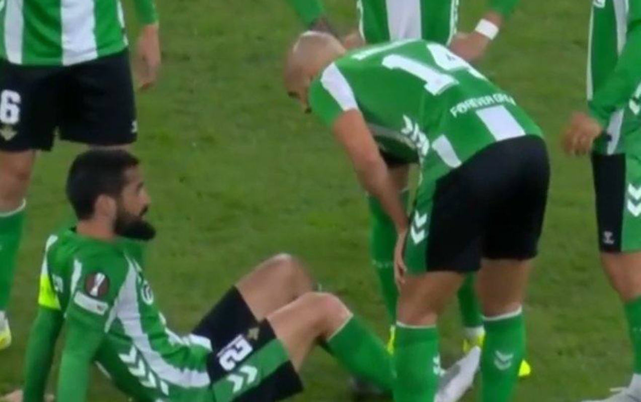 Qol vurmaq istədi, ikisi birdən zədələndi - KURYOZ OLAY