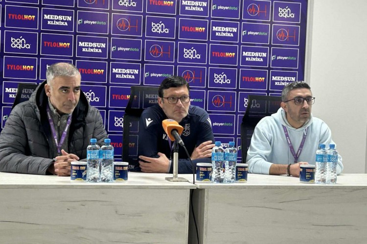 "Həmin anda futbolçularımızdan biri ilə danışırdım, epizodu görmədim"