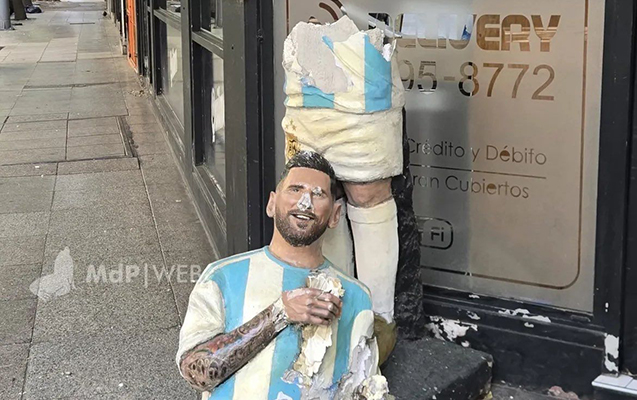 Messinin heykəlini bu dəfə ikiyə böldülər - FOTO