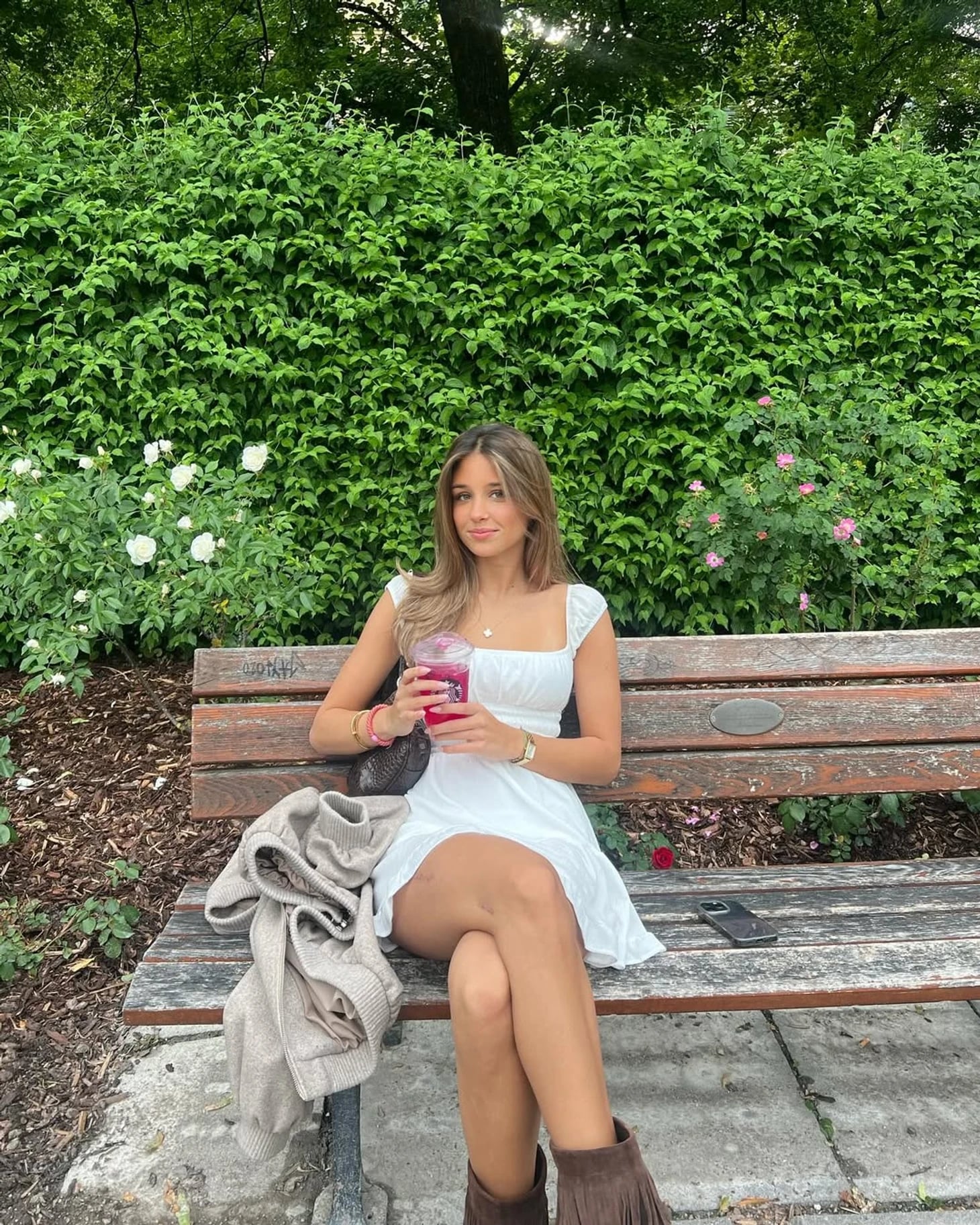 Onun 17 yaşlı qızı kiminlə eşq yaşayır? - FOTOLAR