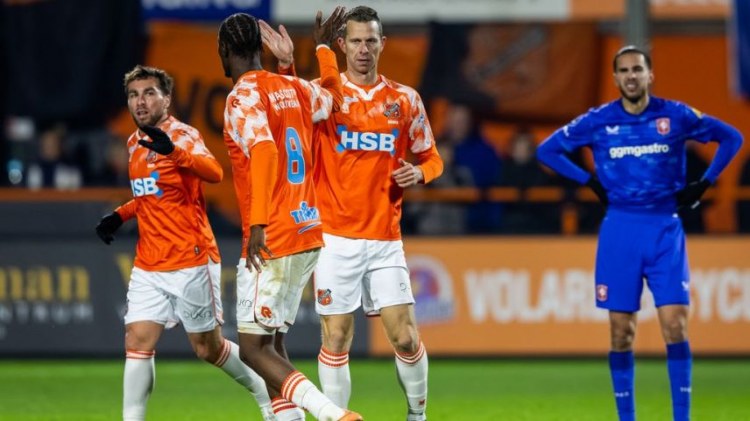 Millimizin vingeri PSV ilə oyunda - İş-işdən keçəndən sonra...