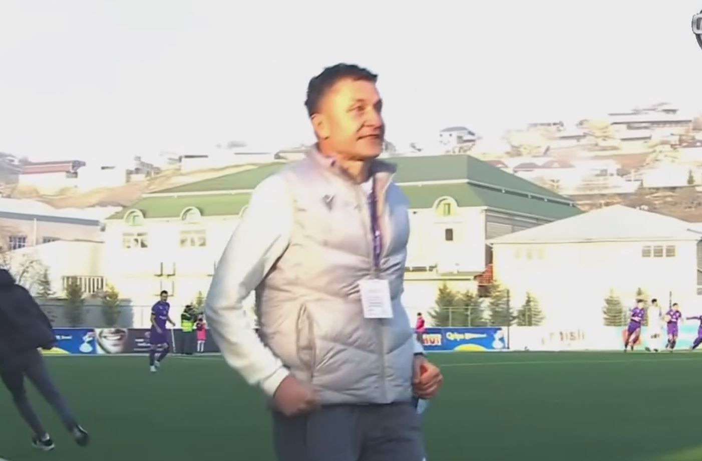 Bu adama "qulaqburması" verən ol(may)acaq?